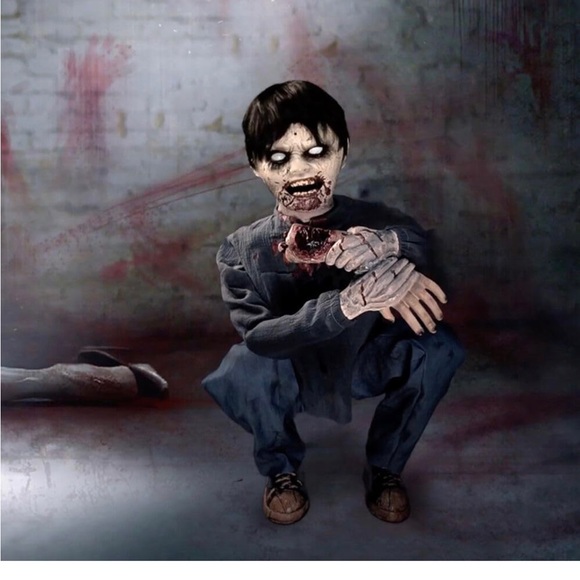 Tekky Crouching Limb Eater Zombie Boy Animatronic Halloween Prop - Picture 3 of 6